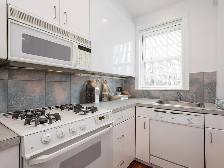 79 Martin St #33 — Photo 7