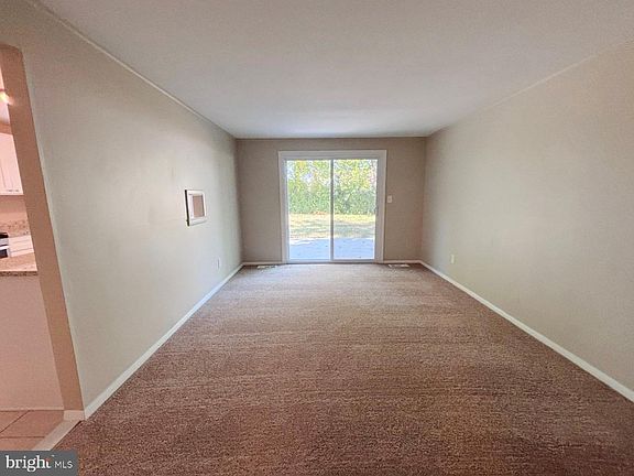 3rd image of 31 Tanglewood Dr