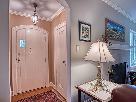 5th image of 804 S Saint James Blvd