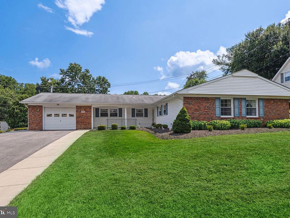1st image of 15909 Pinecroft Ln