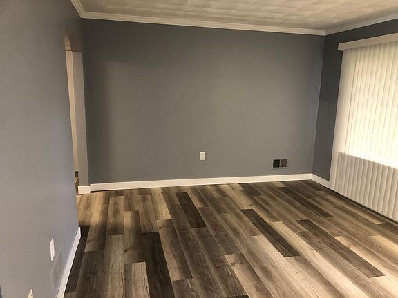 4th image of 28468 Donnelly St
