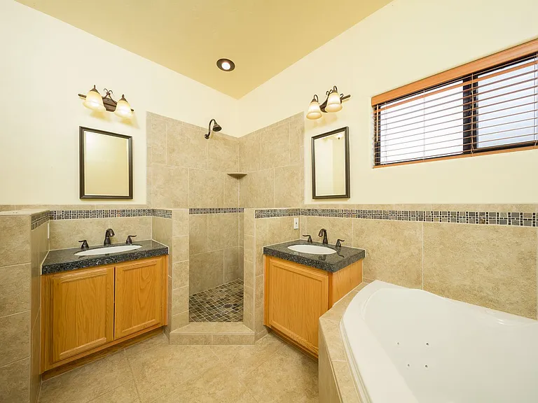 3073 W Placita Montessa — Photo 9