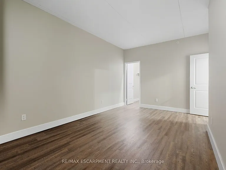 149 Main St W #203 — Photo 19