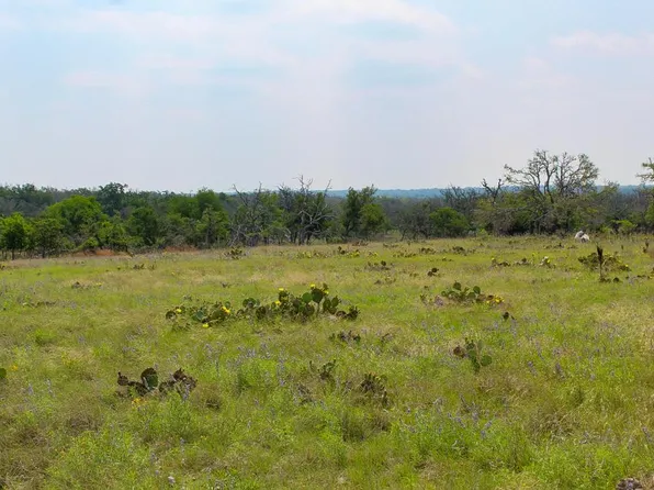 21 Apache Trce NW, Harper, TX 78631