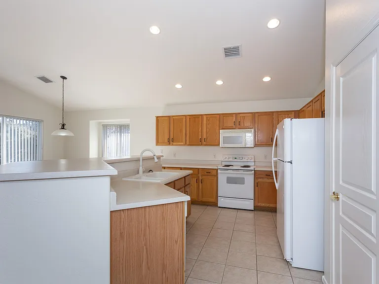 1654 Saint Andrews Way — Photo 8