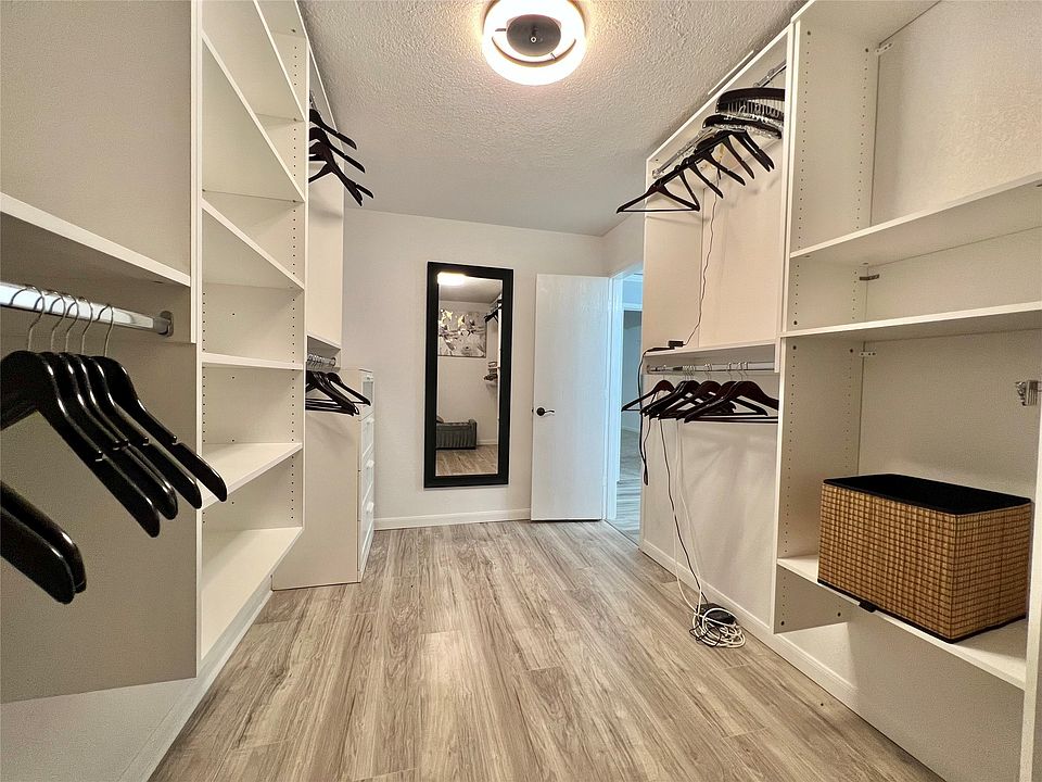 1st image of 100 Carrington Dr