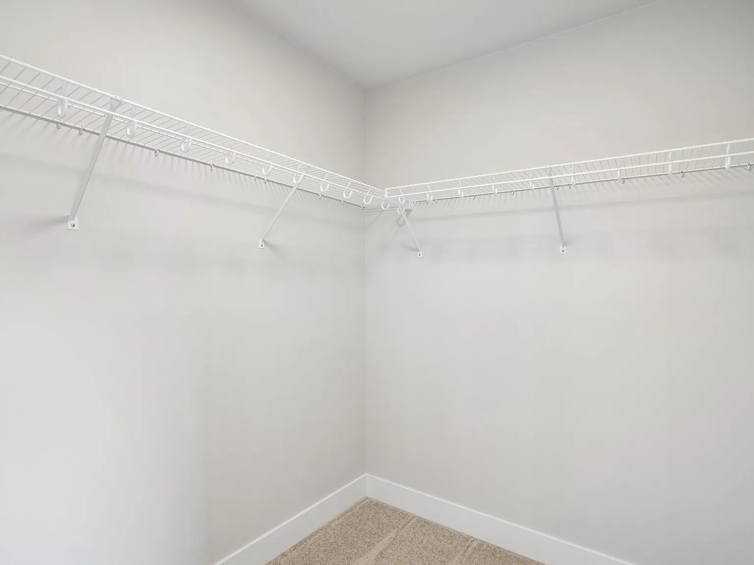 4 bed, 2.5 bath, 2014 sqft, $3,000 — Photo 2