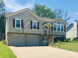 308 NE Topaz Dr, Lees Summit, MO 64086