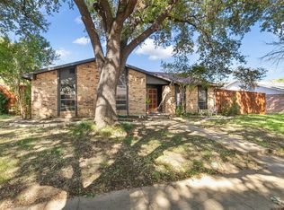 1909 Chamberlain Dr, Carrollton, TX 75007
