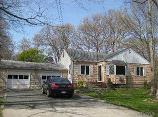 226 Larch Ln, Smithtown, NY 11787