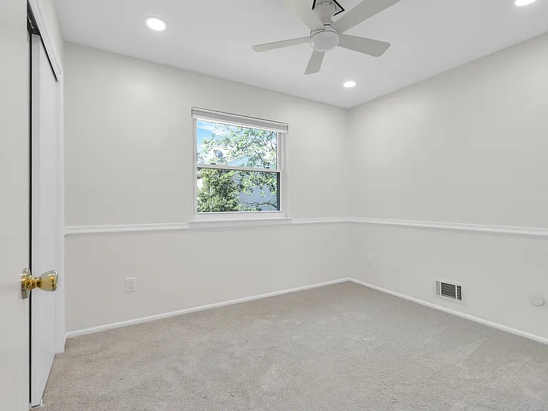 19 Pierson Dr — Photo 22