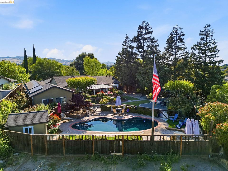 1st image of 3309 Bluejay Dr