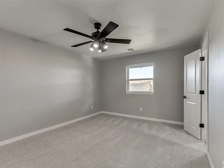 6917 Woodridge Ave — Photo 33