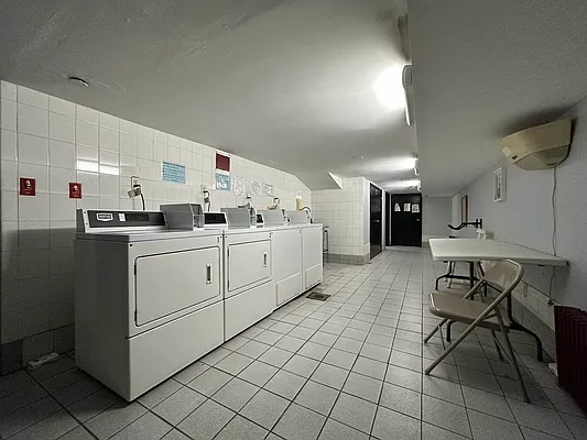 Rented by SERHANT. | media 9