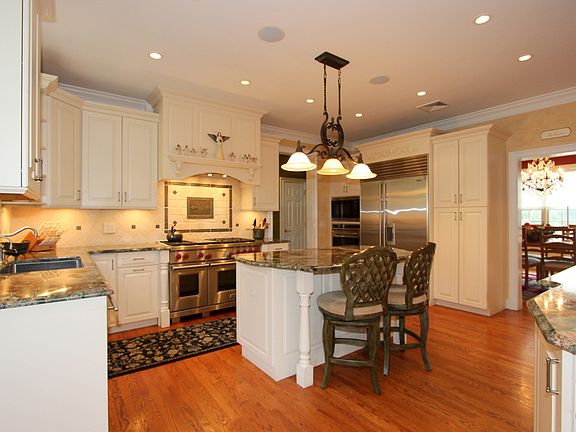4th image of 11 Tillman Ln