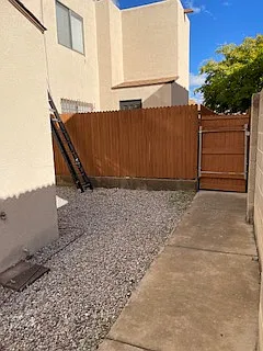 3709 Wellesley Dr NE #B — Photo 32