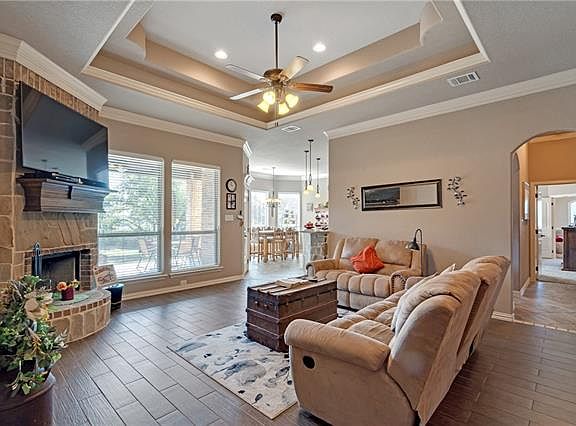 3rd image of 102 Crossroads Court