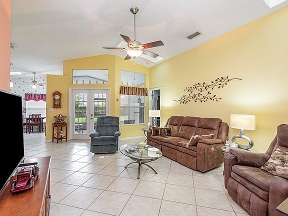 5th image of 2330 Saint Andrews Dr
