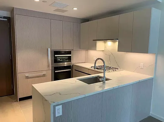 Rented by E Realty International Corp | media 20