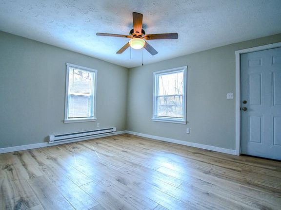 3rd image of 736 Sagamore Ave