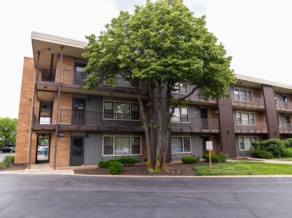 9630 W Higgins Rd APT 1B, Des Plaines, IL 60018