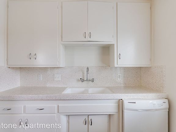 4th image of 4068 Brant St #2