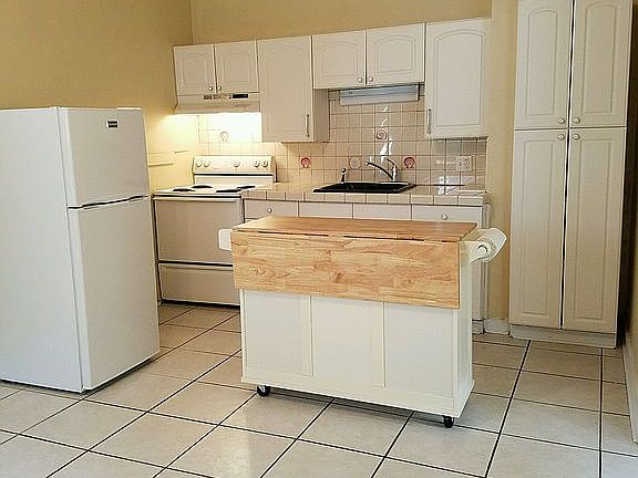2nd image of 416 Petronia St APT 2