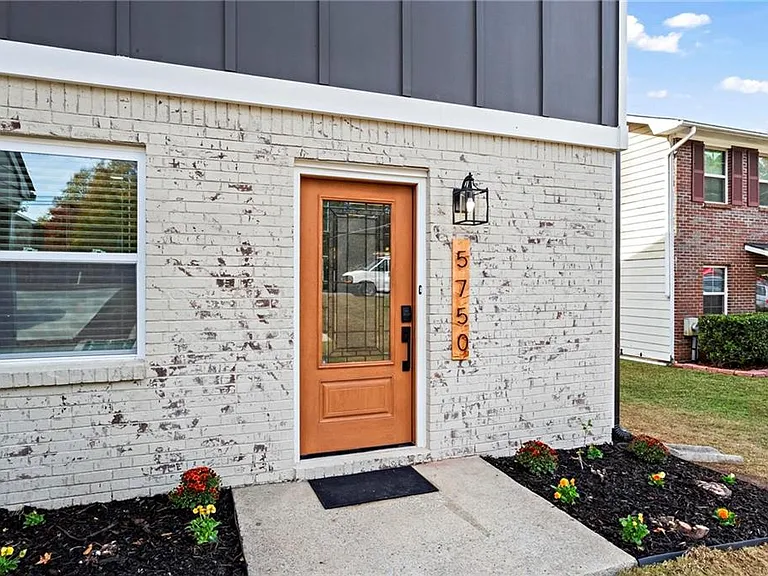 5750 Old Gordon Rd — Photo 4