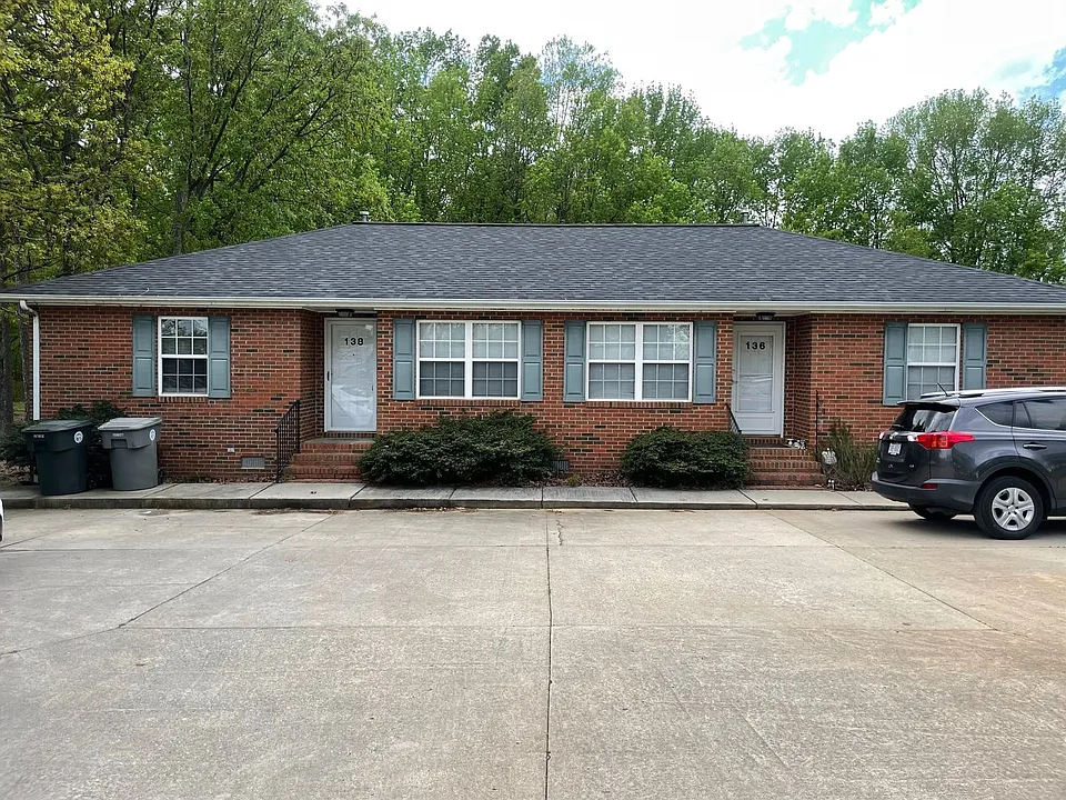 136-138 Lambert Dr