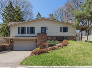 658 McCallum Dr, New Brighton, MN 55112