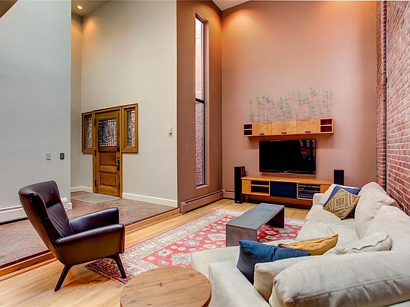 5th image of 899 N Pearl St APT 15
