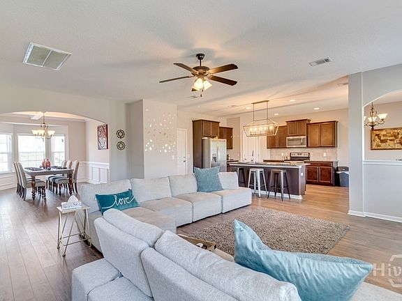 4th image of 1093 Marne Blvd
