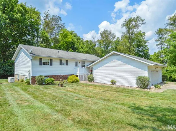 2352 Hickory Hill Ln, Highland, IL 62249