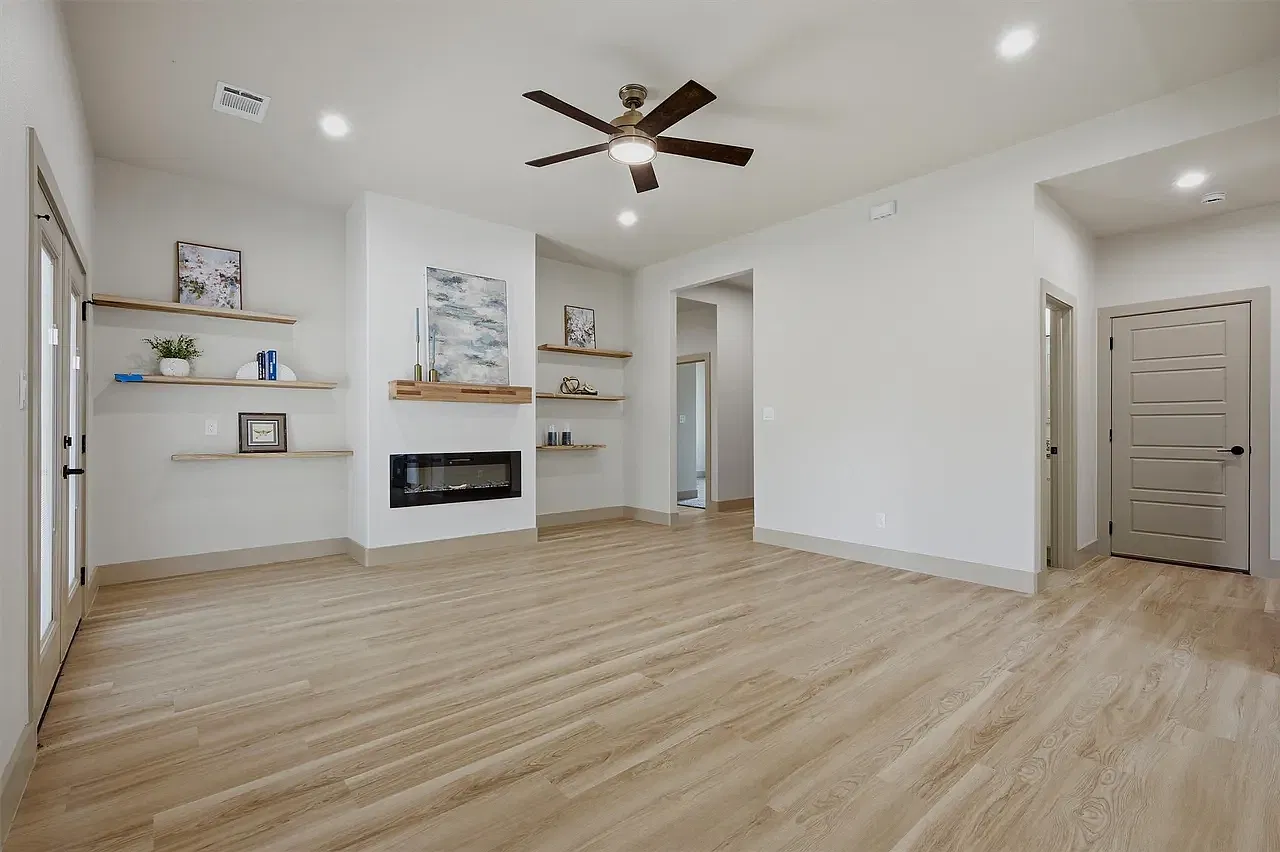 4 bed, 1843 sqft, $2,300 — Photo 3