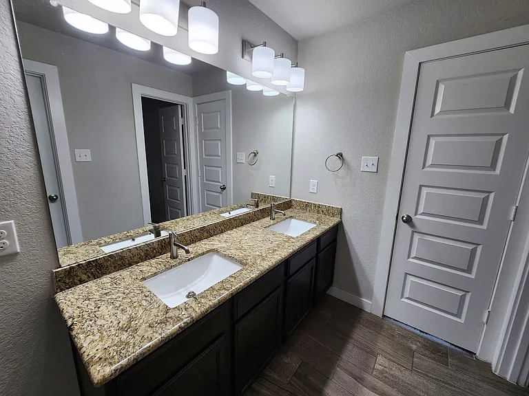 319 Creekside Curv — Photo 16