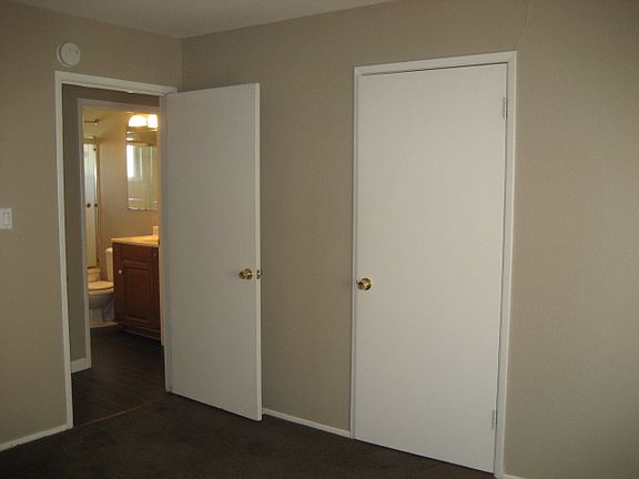 4th image of 6212 Inglewood Ave #6212