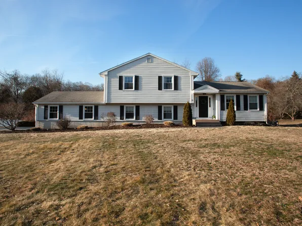 6 Lynn Circle, Bloomfield, CT 06002