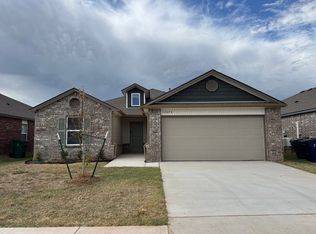 10024 SW 38th St, Mustang, OK 73064