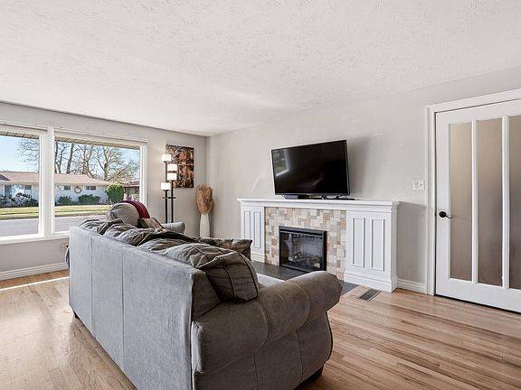 5th image of 3010 W Bismark Ave