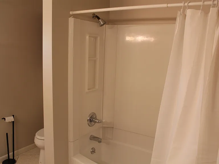2817 Canterbury Dr — Photo 14