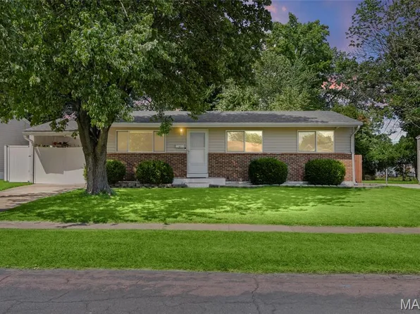 1135 Kostka Ln, Florissant, MO 63031