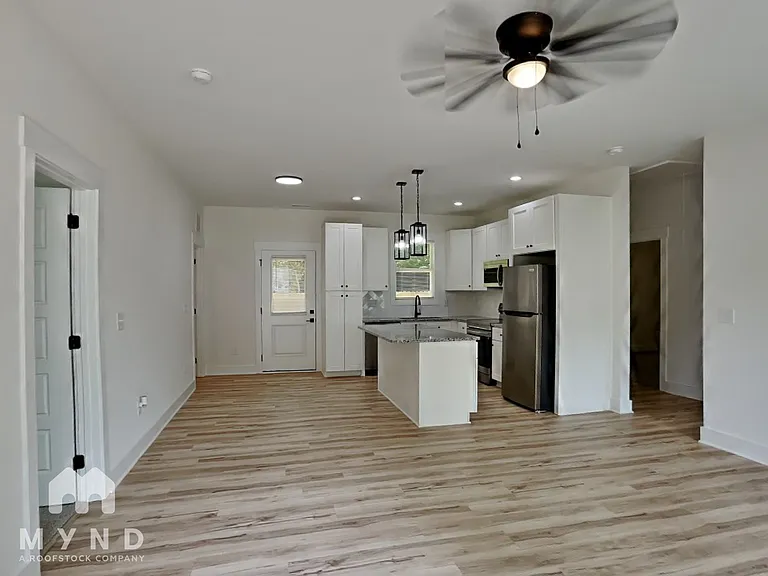 420 E Cedar Ave — Photo 5