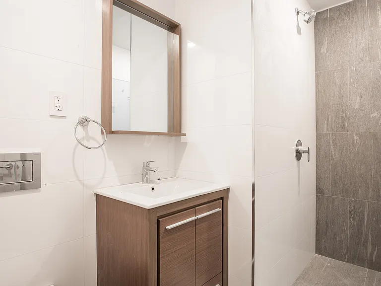 234 E 24th St #2RE — Photo 6