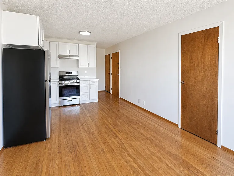 1300-1310 12th Ave #3 — Photo 3