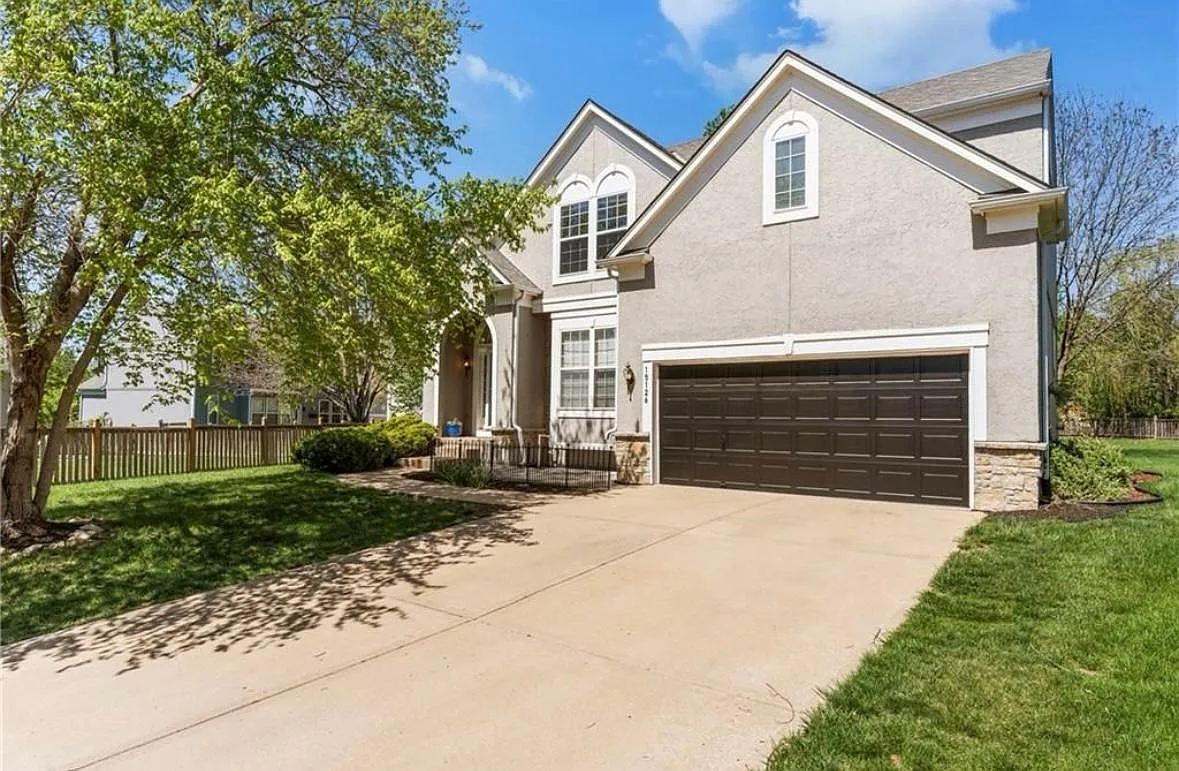 4 bed, 3256 sqft, $3,250 — Photo 2
