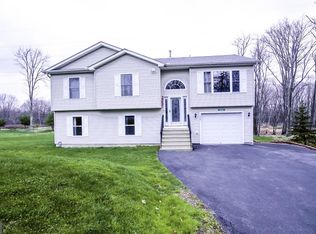 1019 Cricket Ln, Long Pond, PA 18334