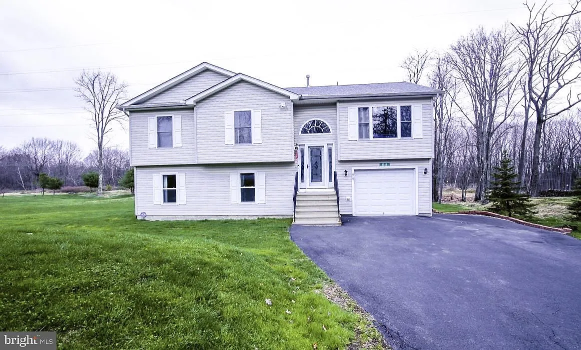 1019 Cricket Ln photo 1