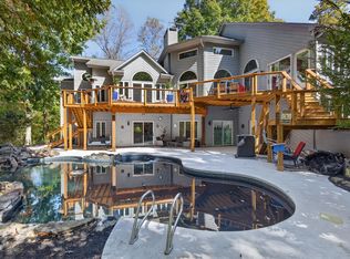 1070 Foxcliff Dr, Mebane, NC 27302