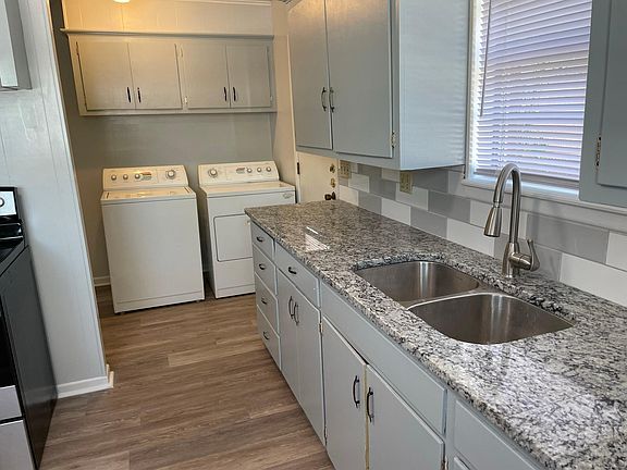 3rd image of 1742 Lincoln Dr
