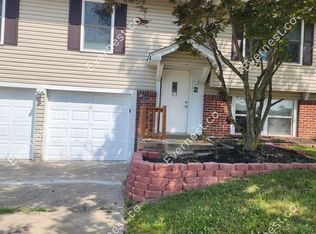 2 Oak Knoll Dr, Saint Peters, MO 63376